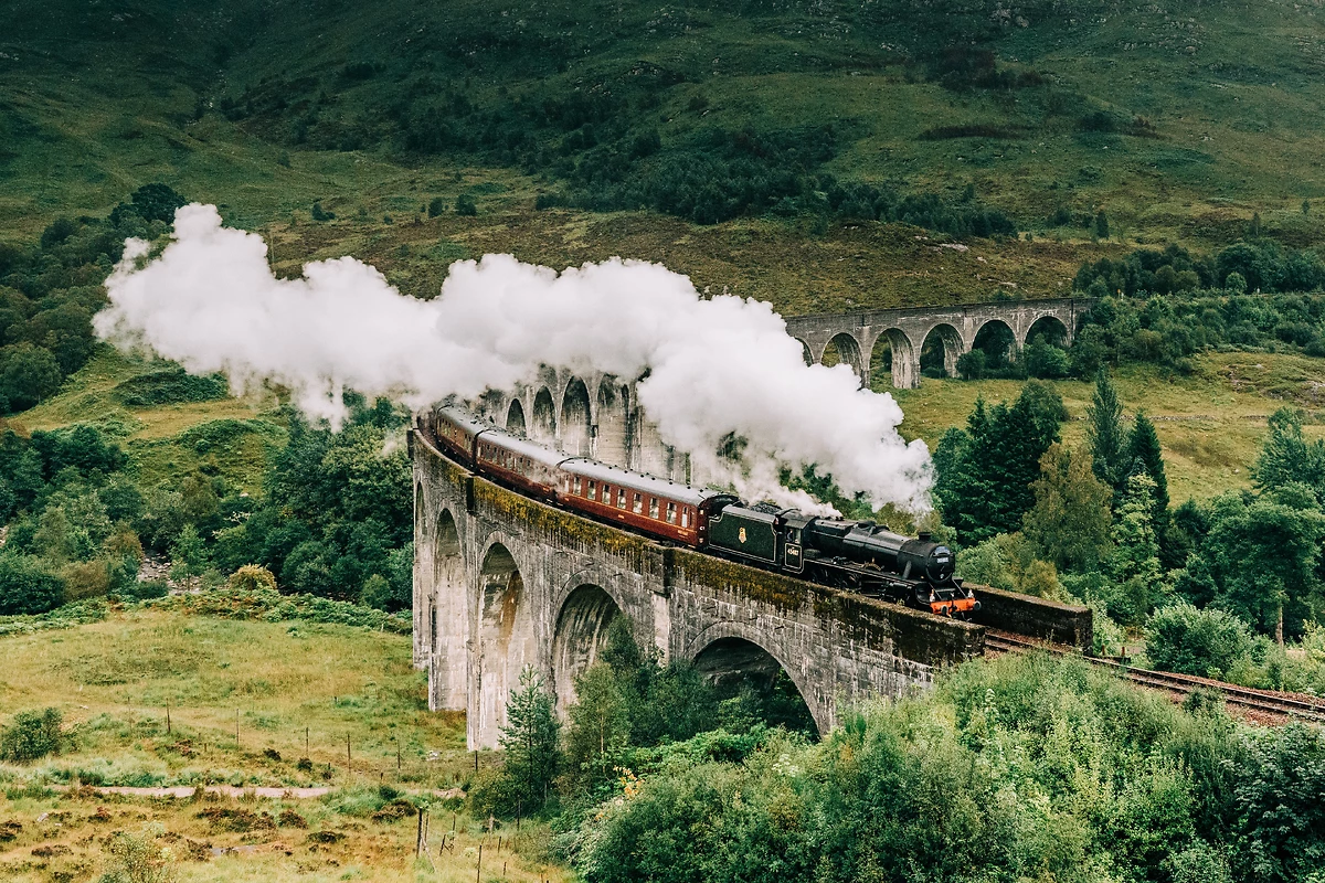 Jacobite Steam Train, viaduc de Glenfinnan, Lochaber, Ecosse, Royaume-Uni